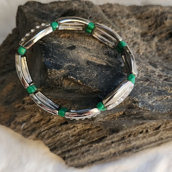 NWOT Lia Sophia Green silver rhinestone bracelet - Picture 3 of 4
